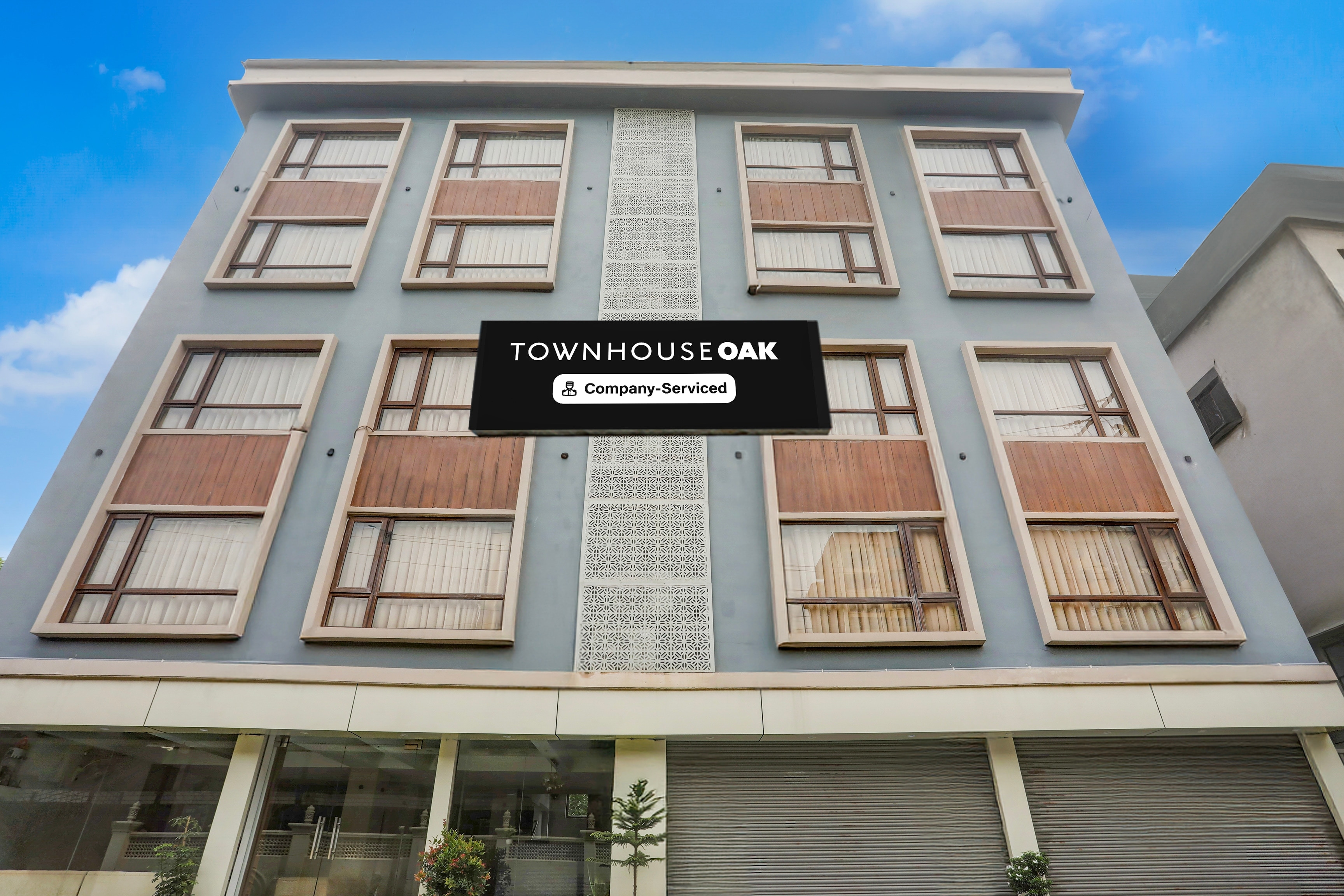 Super Townhouse Oak Sevoke Road Siliguri - Tap to explore photos