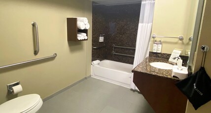 Staybridge Suites GREAT FALLS Room Type - 1 Queen Studio Suite Access Tub