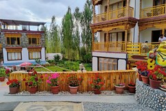 Hotel The Takshila