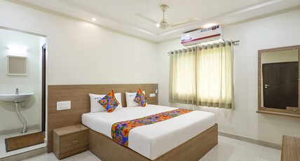 FabHotel Karthikeya Residency - 900m from Tirupati Bus Stand Room Type - Deluxe Room AC FabHotel Karthikeya Residency - 900m from Tirupati Bus Stand Room Type - Deluxe Room AC