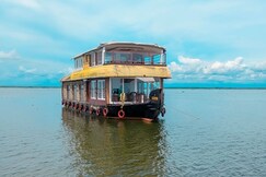 Grand Villa Houseboat
