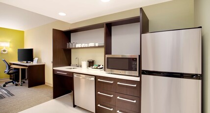 Home2 Suites by Hilton Chicago Schaumburg Room Type - 1QN ACC TUB SUITE NONSMOK