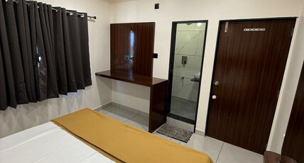 HOTEL SHREE GANESH DWARKA Room Type - AC SUPERIOR DELUXE DOUBLE BED ROOM