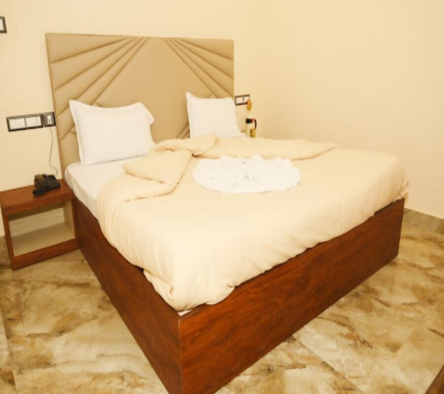 New Standard Hotel - Tap to explore photos