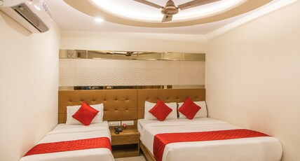 Hotel Hometown - Near BKC Room Type - Deluxe Triple Room