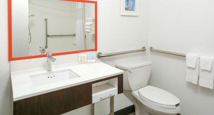Hampton Inn by Hilton Portage Room Type - 1 KNG HEARING ACC NOSMOK