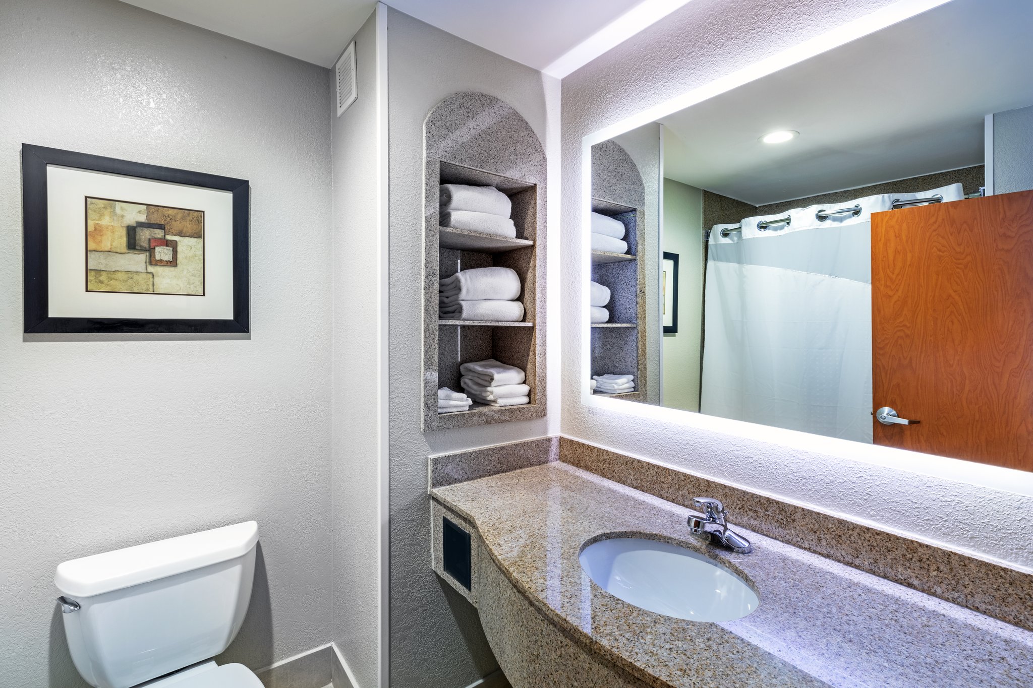 Holiday Inn Express and Suites Pryor - Tap to explore photos