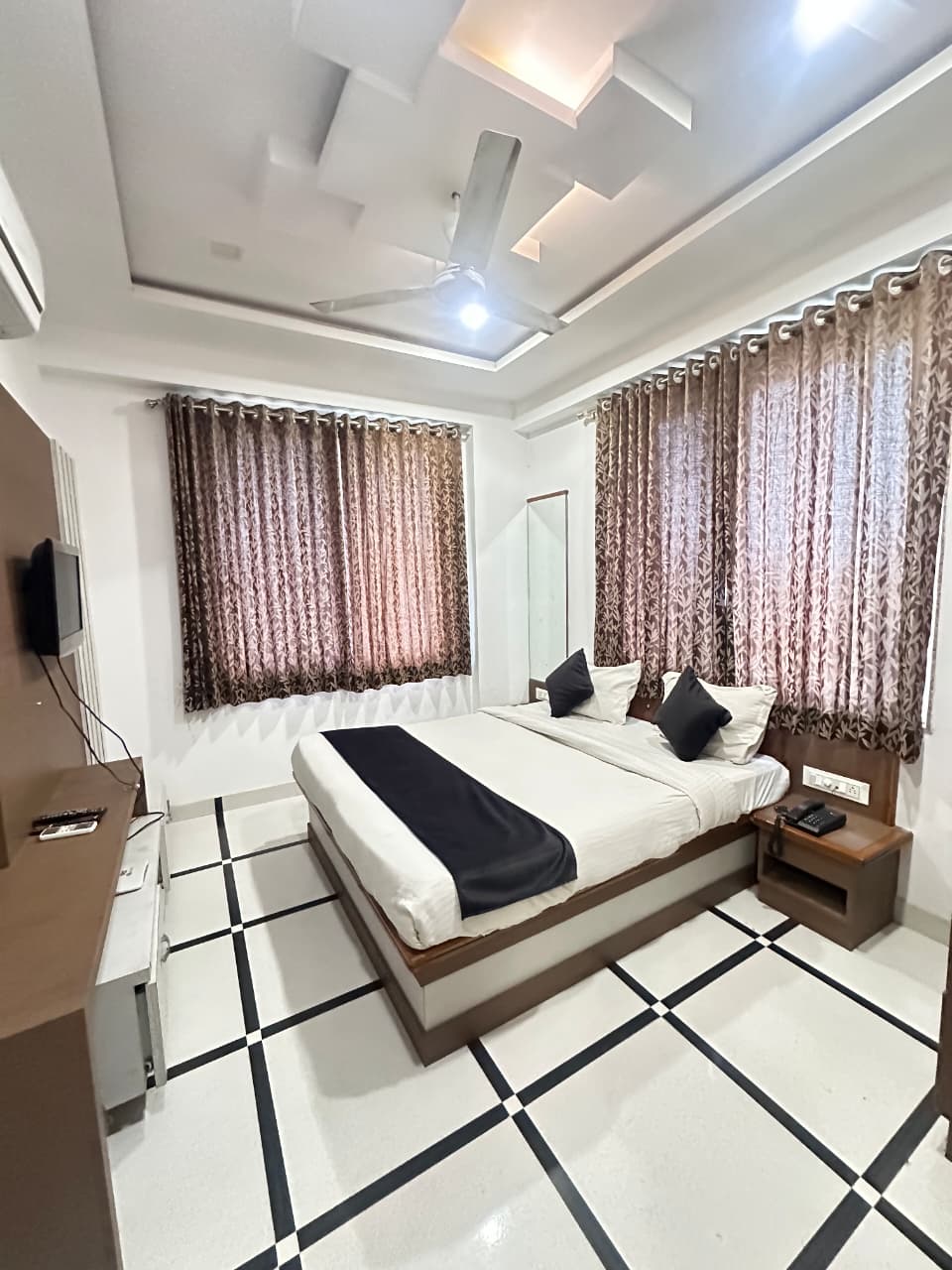Hotel Mangal Niwas Udaipur - Tap to explore photos