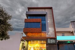 Treebo Elegant Palace