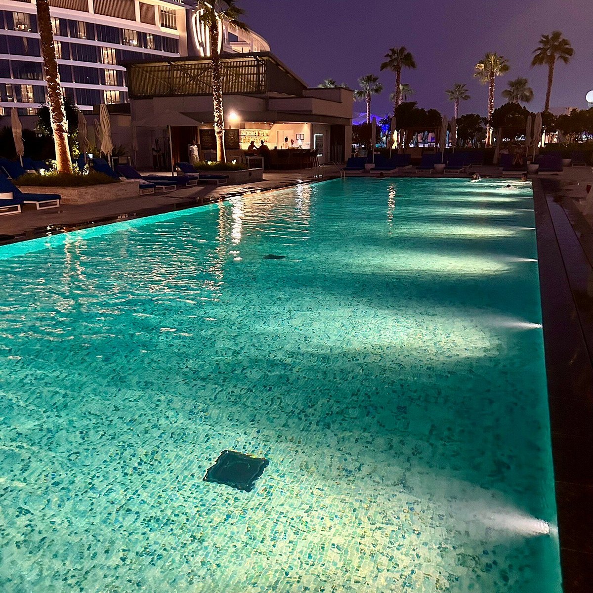 DoubleTree by Hilton Abu Dhabi Yas Island Residences - Tap to explore photos