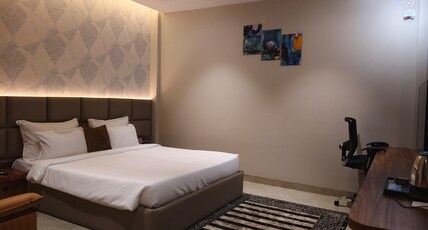 Hotel The Crown Town Room Type - Premium Room