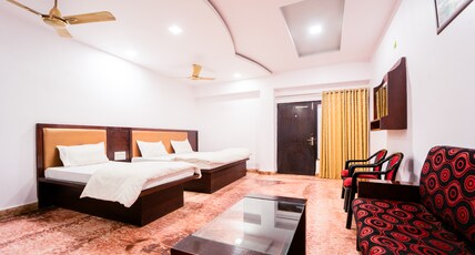 Hotel Rawat Room Type - Royal Triple Bed Room
