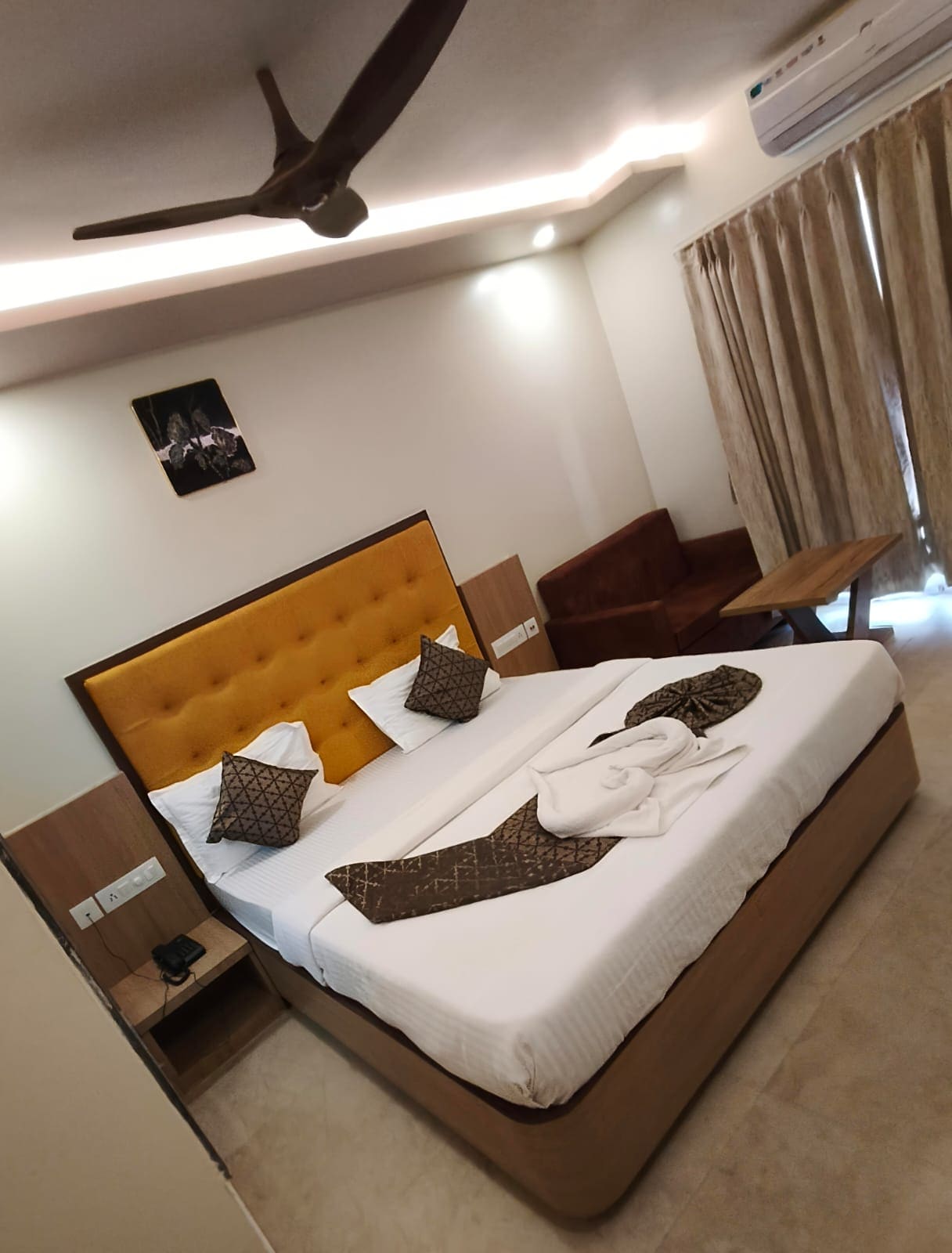 Hotel Gokul Palace - Tap to explore photos