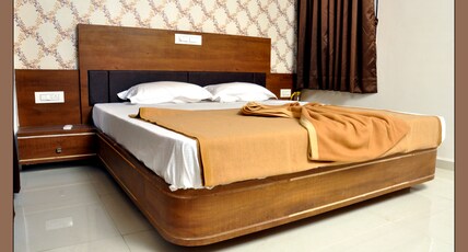 Hotel Morry'z Room Type - Deluxe (3X)