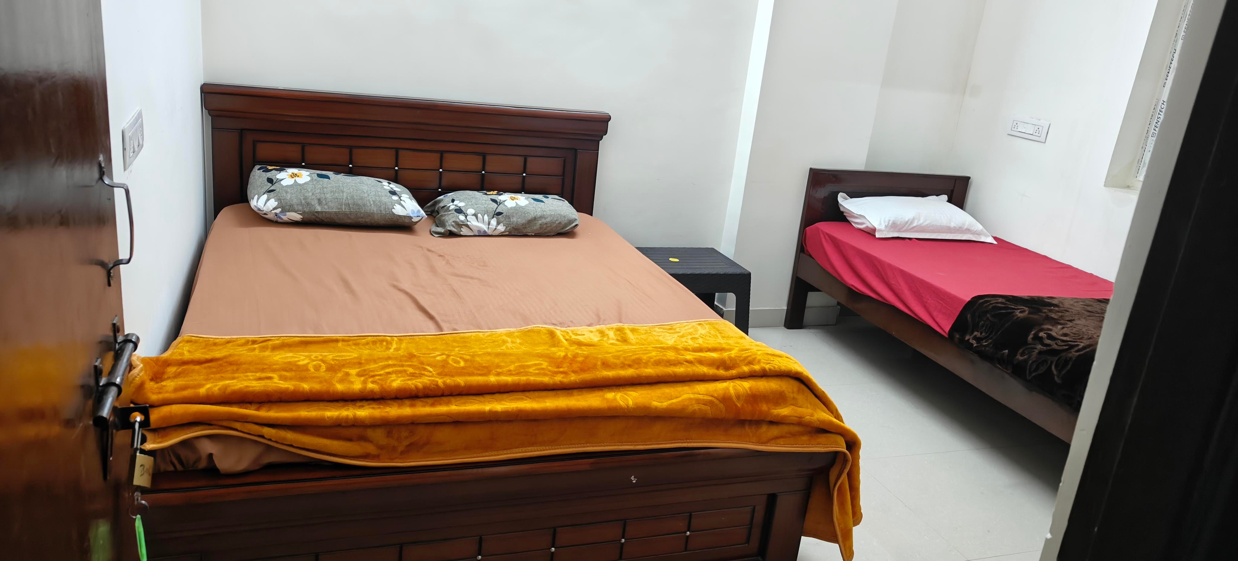 Vinayaka Guest House And CO LIVING - Tap to explore photos