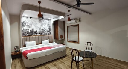 PADMA MANOR ROYAL Room Type - Suite with Jacuzzi (Bath Tub)