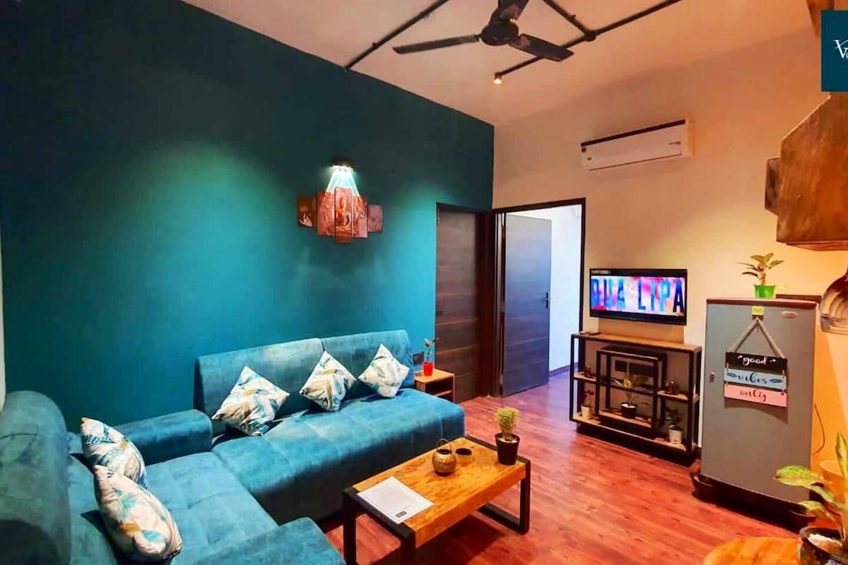 House culture by Ven A Casa Home Stays - Tap to explore photos