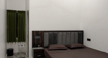 Saavi Home Stay Room Type - Deluxe Room