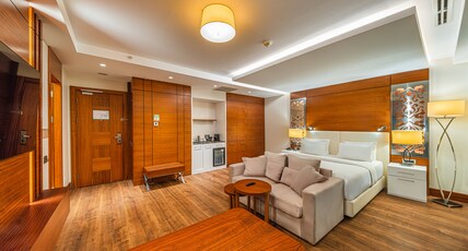 Holiday Inn ANKARA - CUKURAMBAR  Room Type - 1 King Suite Jetted Tub Smoking