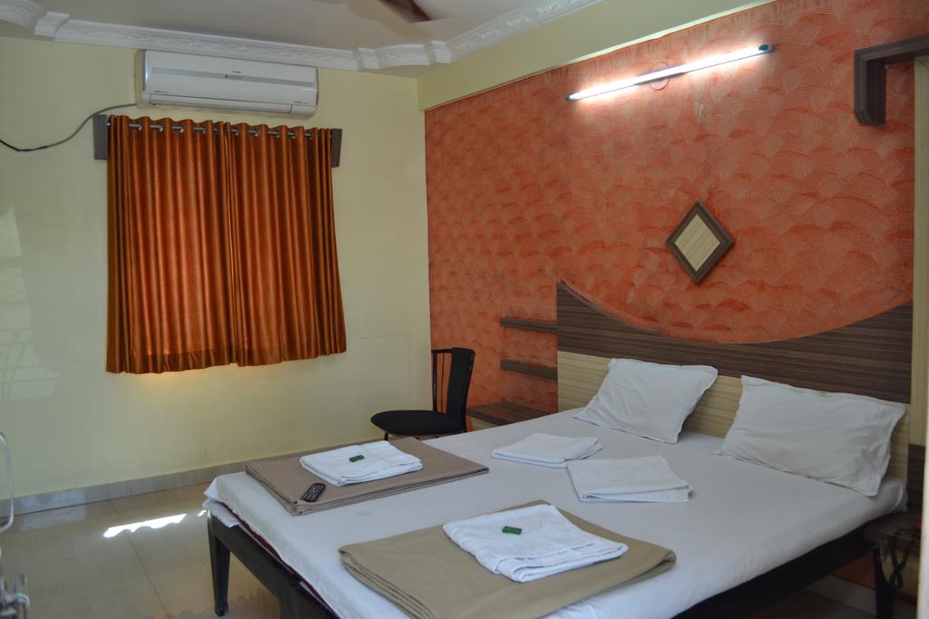 Hotel Shree Sai Vishwa - Tap to explore photos