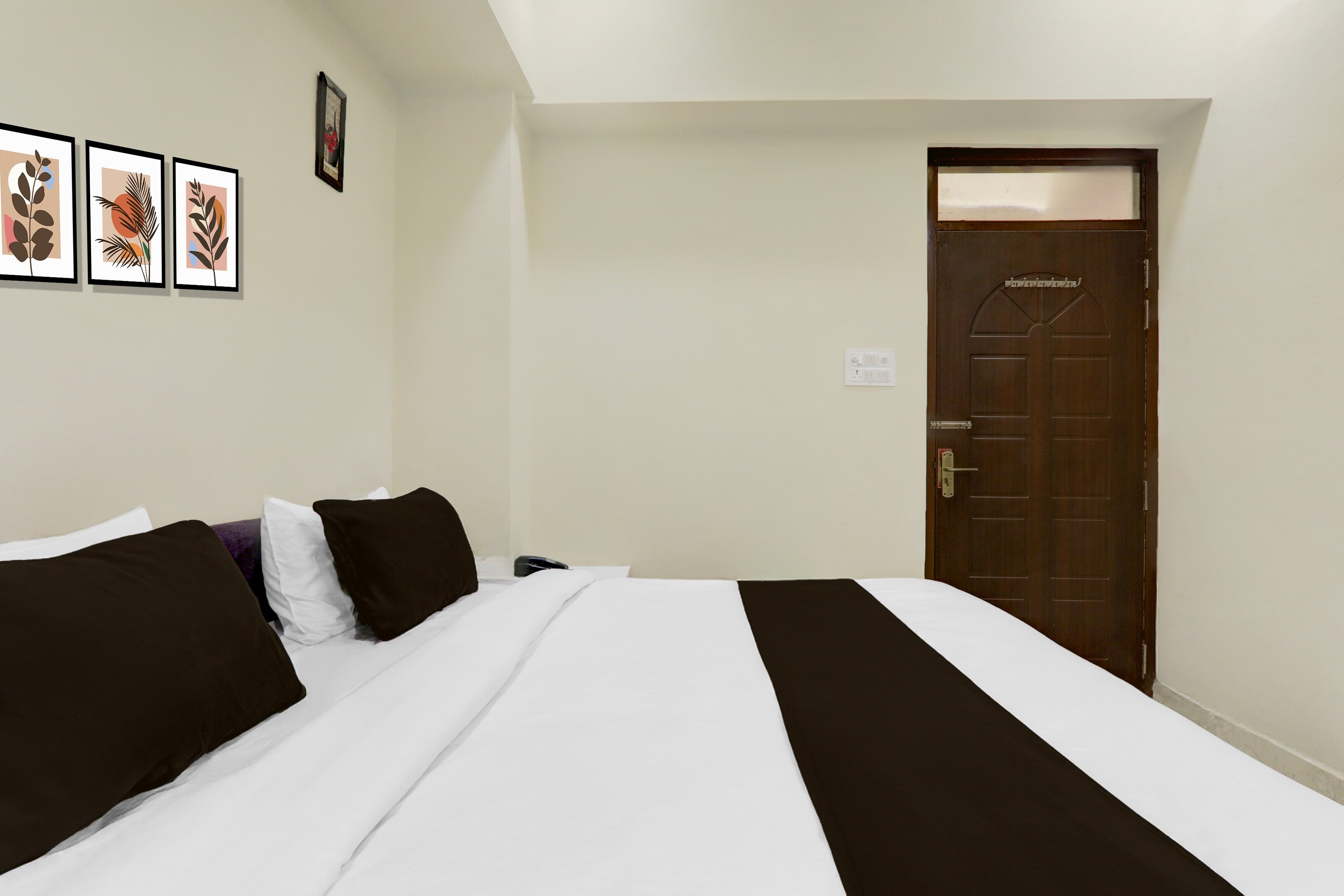 Collection O Kakadeo Kanpur Formerly Hotel Avon - Tap to explore photos