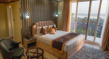 Vale Montis Room Type - Executive Suite with Panoramic City View
