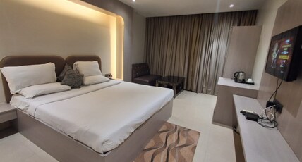 Hotel Downtown Room Type - Super Deluxe Room
