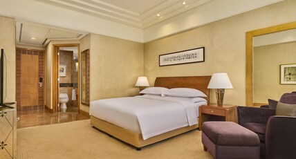 Hilton Chongqing Hotel Room Type - KING HILTON EXEC PENI VIEW