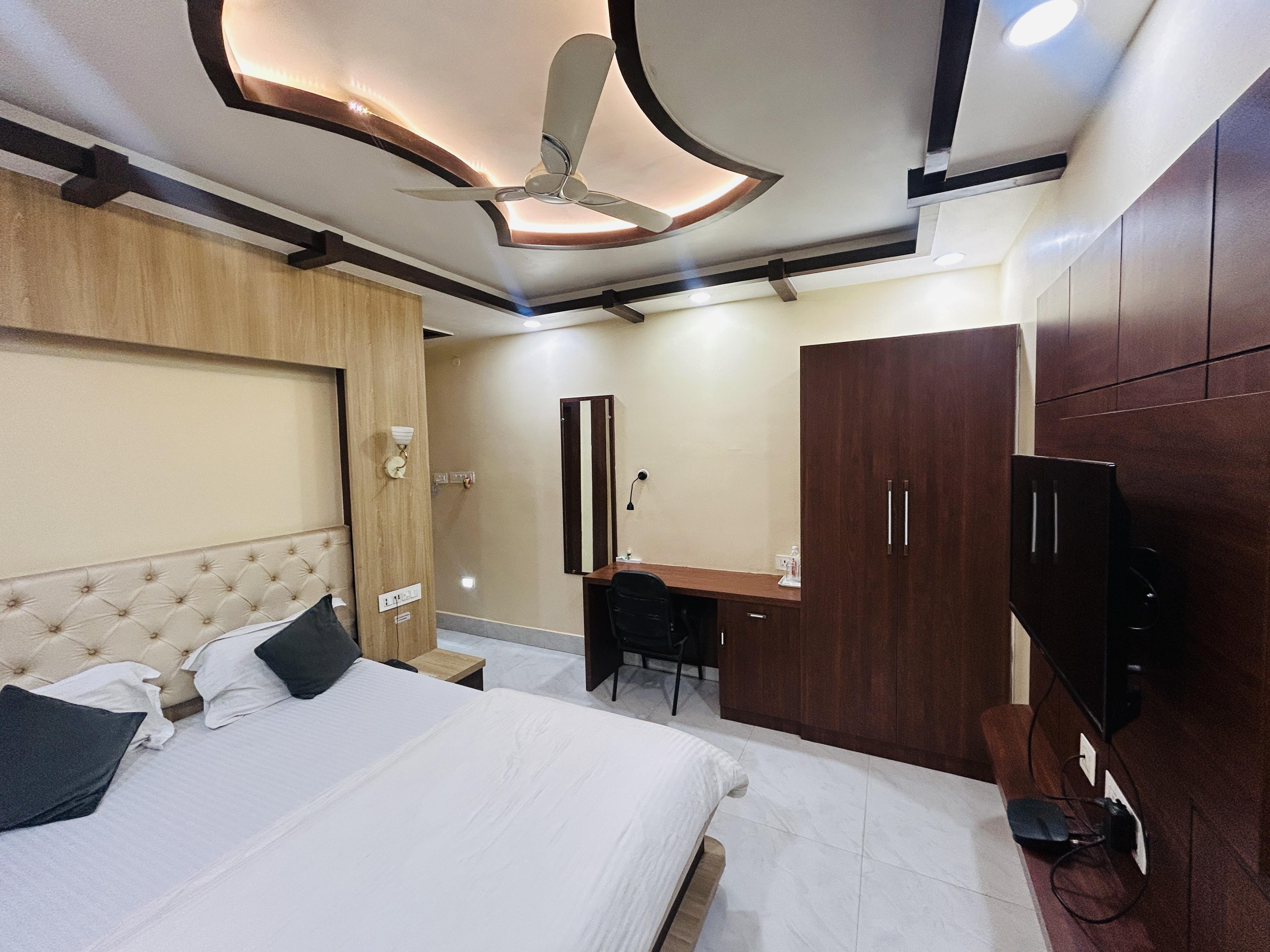 Hotel Maharaja Regency - Tap to explore photos