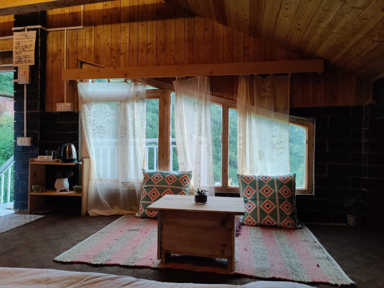 Dhauladhar Woodhouse Homestay - Tap to explore photos