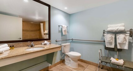 BEST WESTERN PLUS MYRTLE BEACH Room Type - Accessible - 2 Queen, Mobility Accessible, Bathtub, Non-Smoking, Full Breakfast