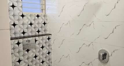 Hotel Roxy GKR Room Type - KUSNA