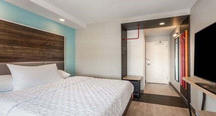 Tru by Hilton Madison West, WI Room Type - 1 KING BED