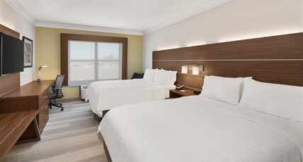 Holiday Inn Express & Suites BYRON Room Type - 2 Queen Beds Standard Mobil Access Tub