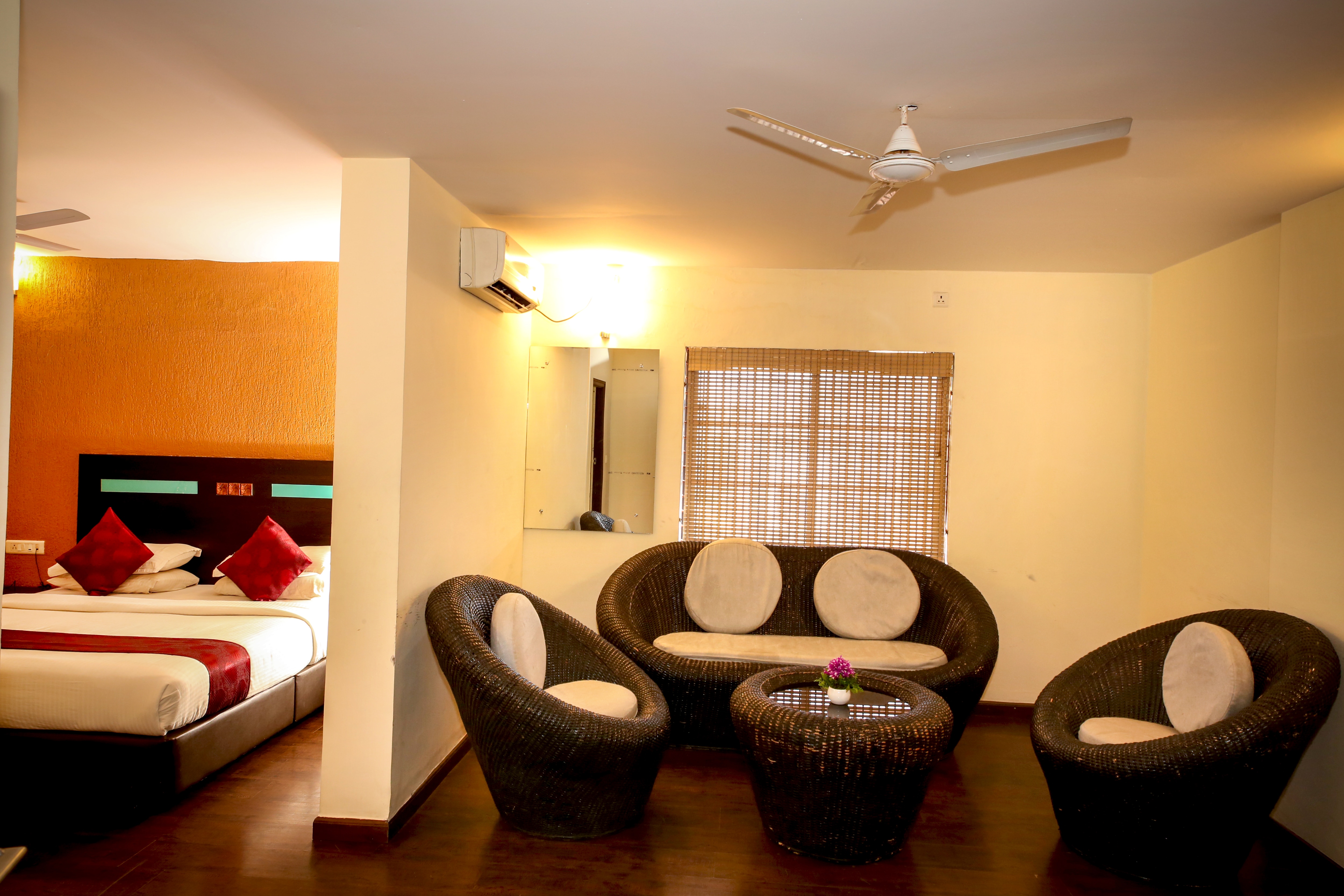 SK Elegance - Tap to explore photos