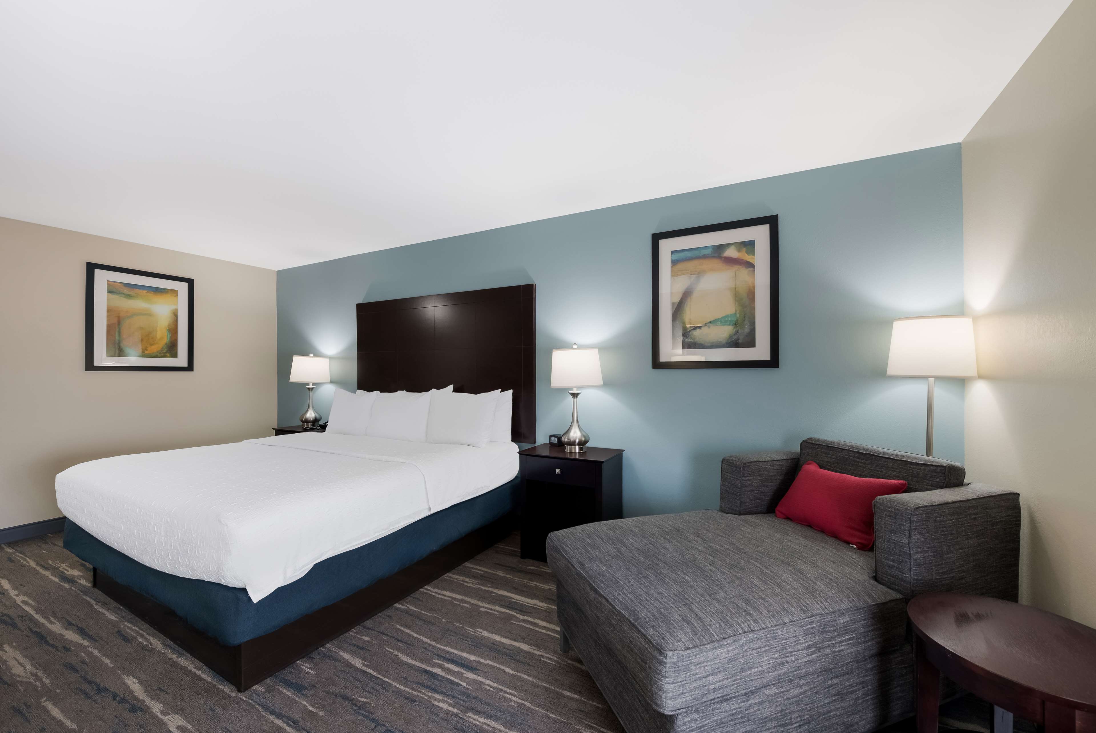 Hampton Inn Marshall - Tap to explore photos