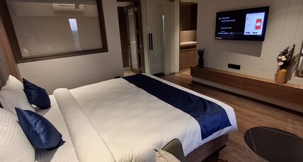 Hotel Stoneleaf Room Type - Suite Room with City View and Balcony