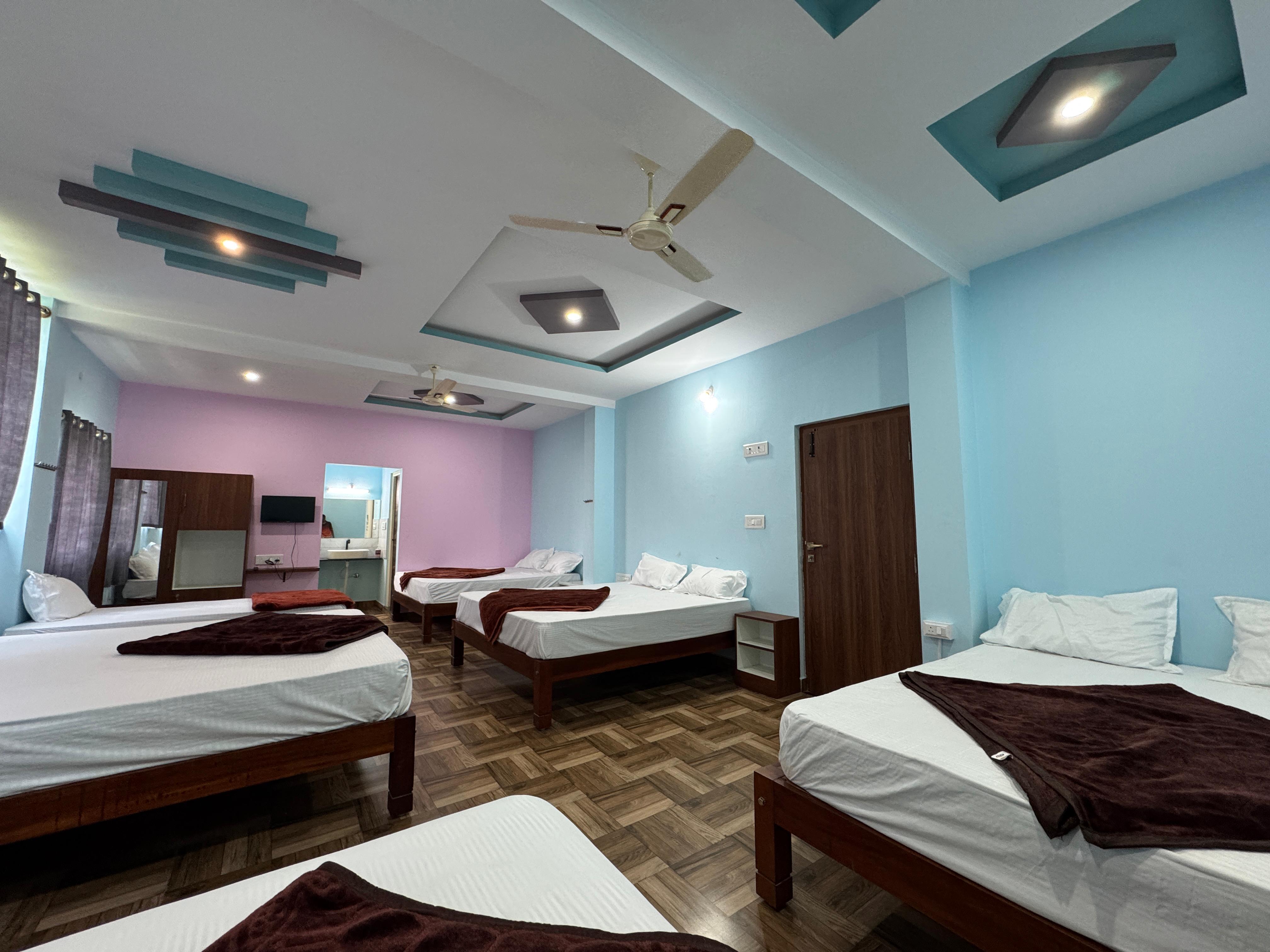 Redmoon Homestay - Tap to explore photos