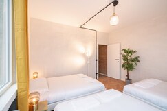 Grand Central Station 2BR/14P Apartment
