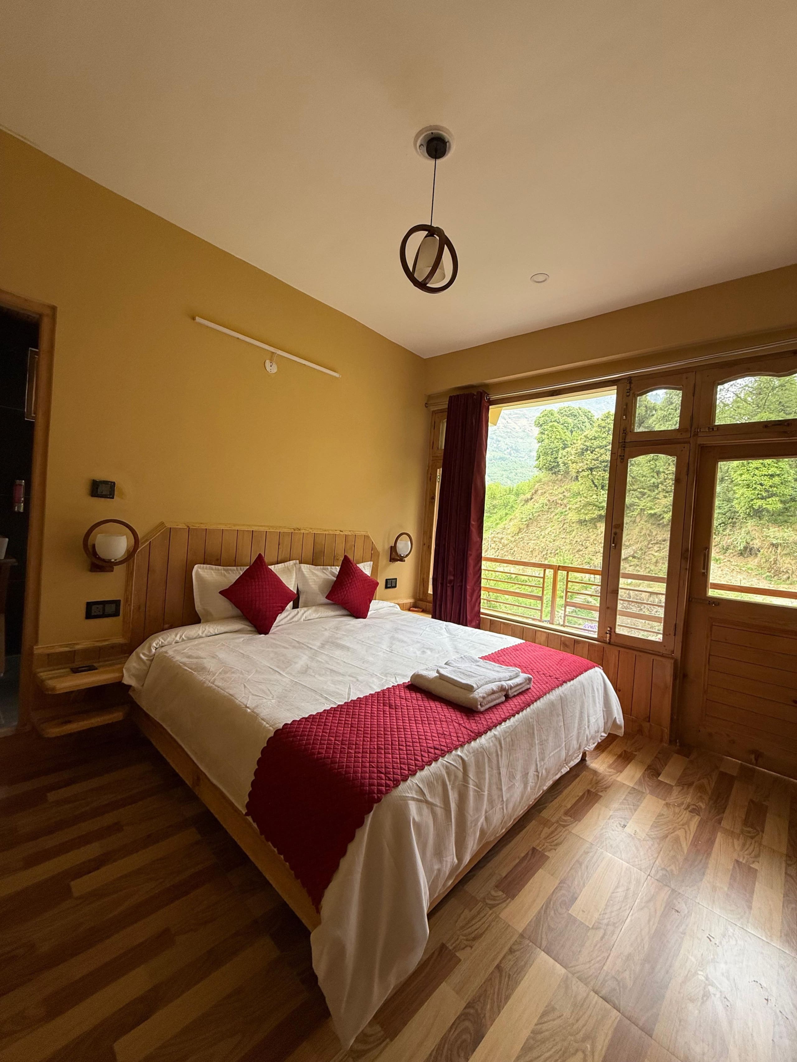 Shivom Guest House - Tap to explore photos