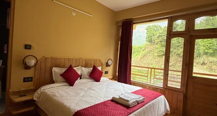 Shivom Guest House Room Type - Deluxe room
