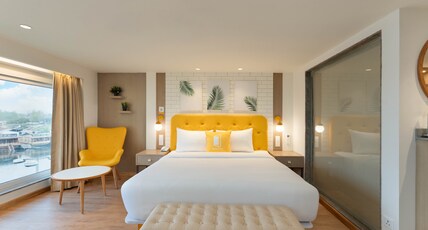Bloom Boutique - Dal Lake Room Type - Deluxe King Room - Lake View
