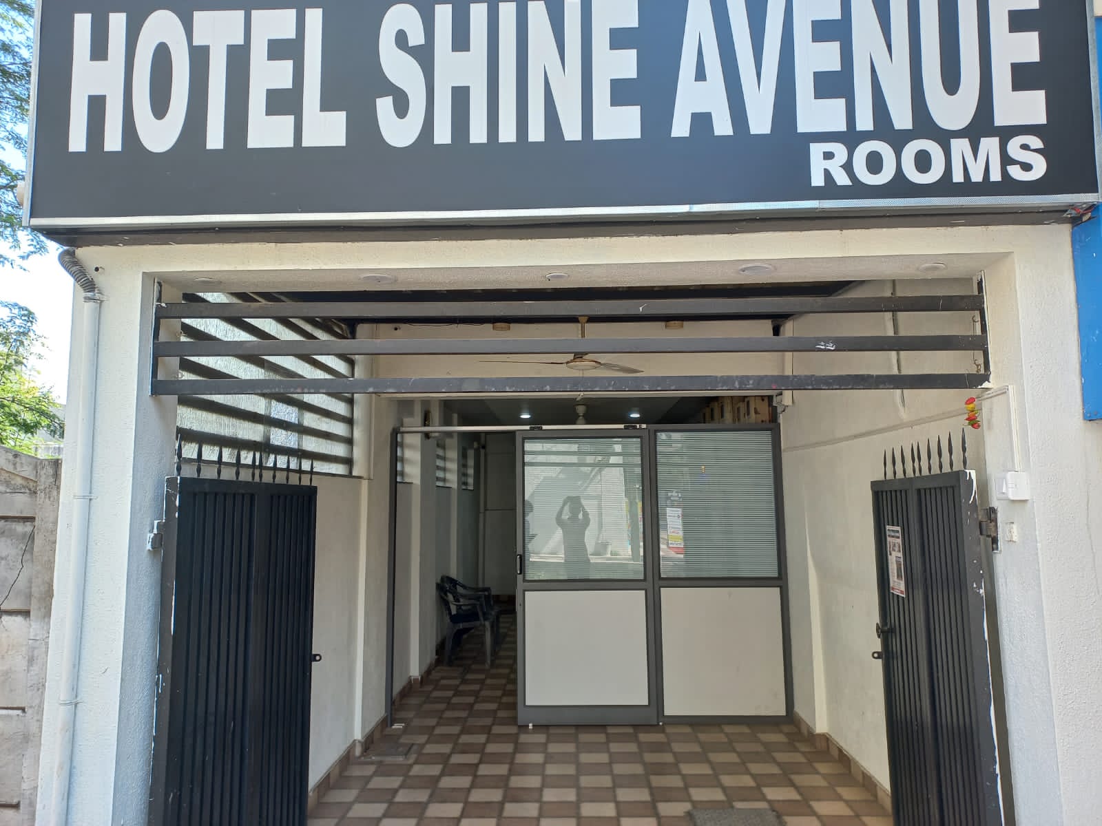 Hotel Shine Avenue - Tap to explore photos