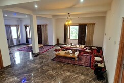 Trishul Stays 2BR - FF Mountain Stay by Homeyhuts