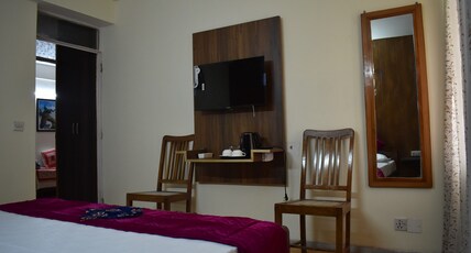 VAN CHUM Room Type - Deluxe Room