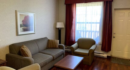 Best Western Glengarry Hotel Room Type - Suite-1 King Bed, Non-Smoking, 2 Rooms, Queen Sofabed, Private Patio, One And A Half Bathrooms, Full