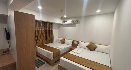 CLASSIC COMFORT LODGE Room Type - JUNIOR FAMILY SUITE ROOM