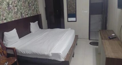 FabHotel Legend Stay Room Type - Deluxe Room