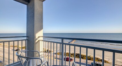 Tru by Hilton Galveston Room Type - 2 QUEENS BALCONY OCEANVW