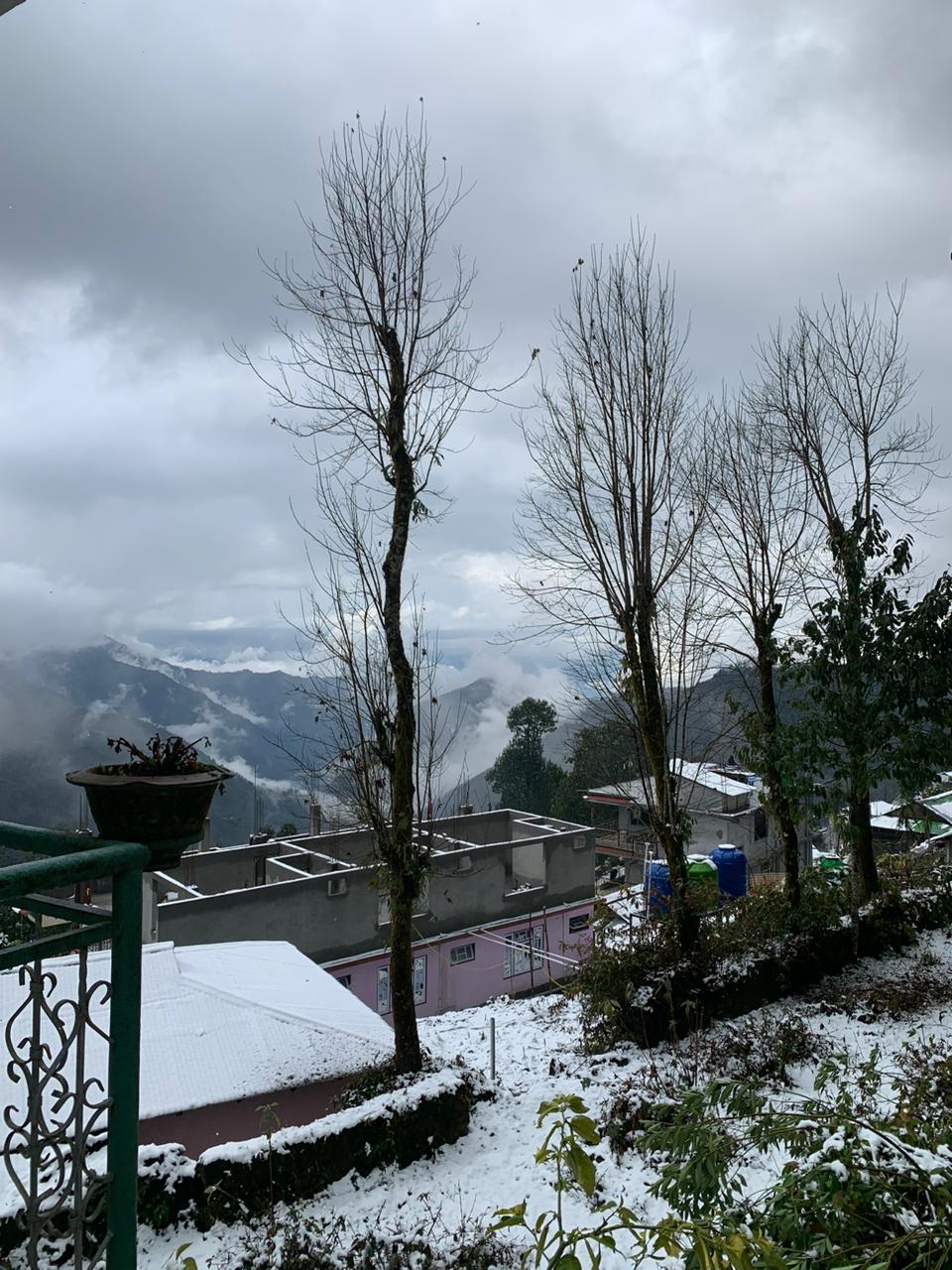 Ice Land Homestay - Zuluk - Tap to explore photos